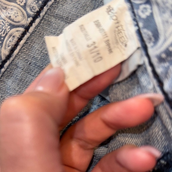 Boot Heel Trading Co- Light Blue Frayed Jean Shorts size 10 - Picture 6 of 15